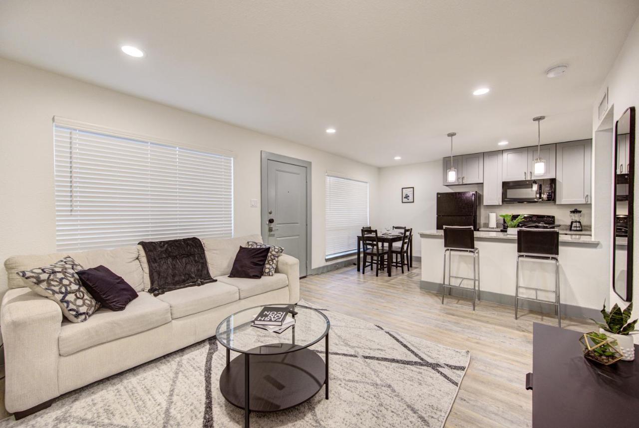 Trendy Midtown Apt, Walk To Shops & Sites, Pets Ok Houston Exterior photo