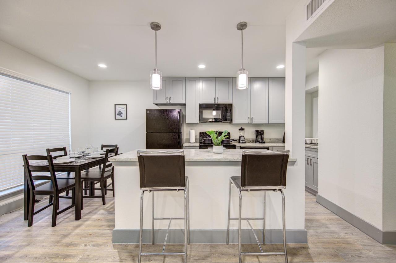 Trendy Midtown Apt, Walk To Shops & Sites, Pets Ok Houston Exterior photo