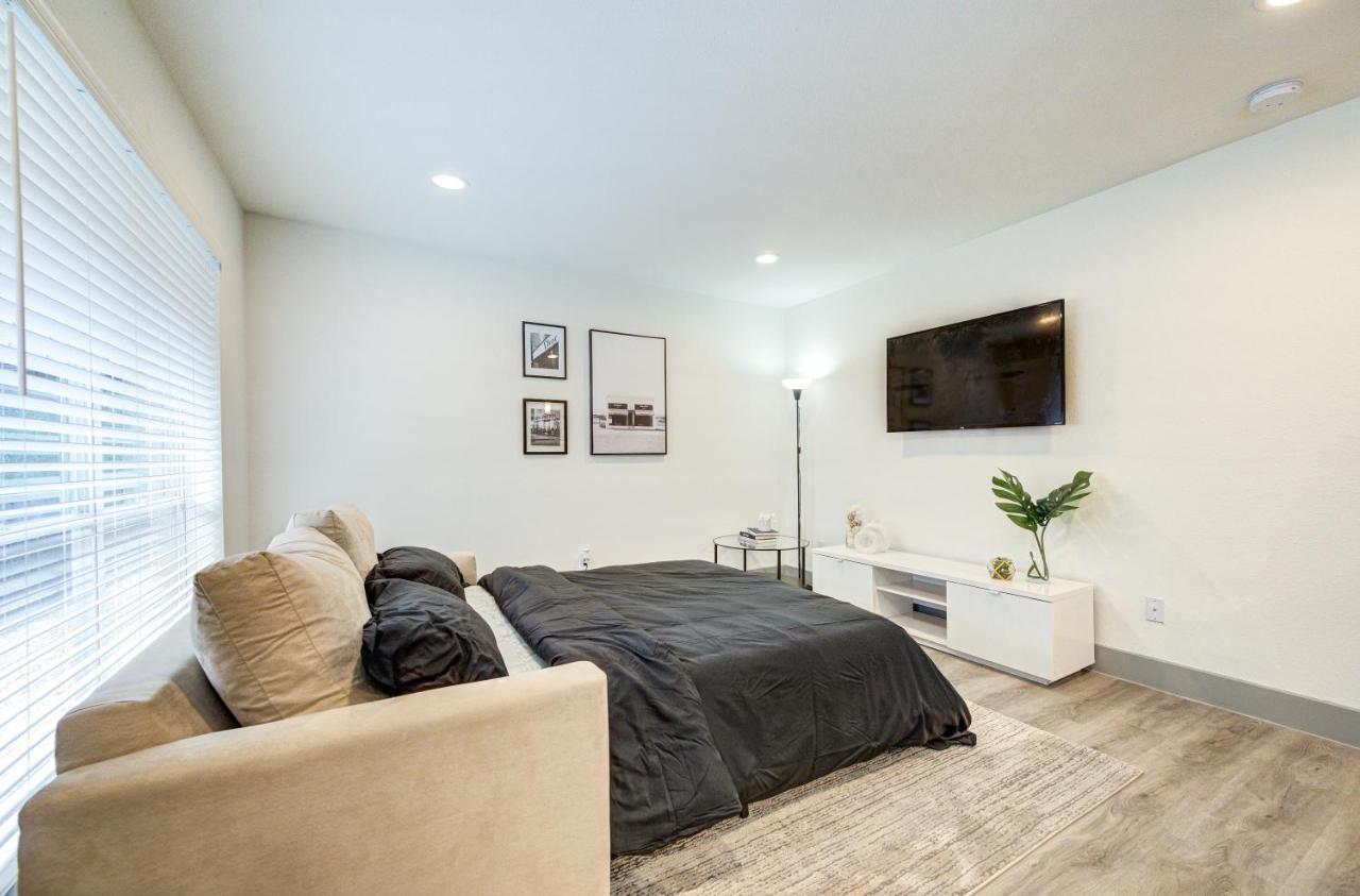 Trendy Midtown Apt, Walk To Shops & Sites, Pets Ok Houston Exterior photo