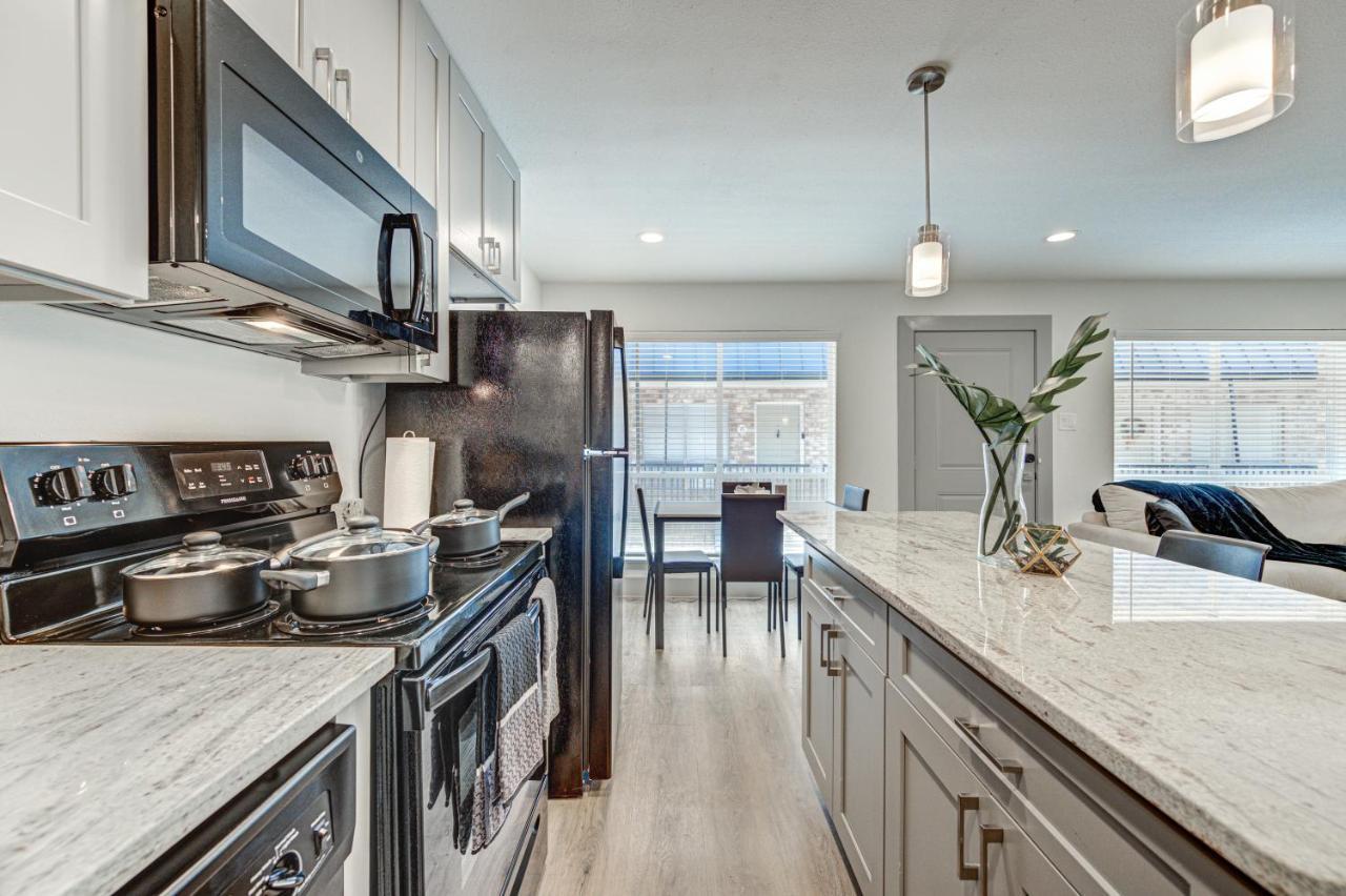 Trendy Midtown Apt, Walk To Shops & Sites, Pets Ok Houston Exterior photo