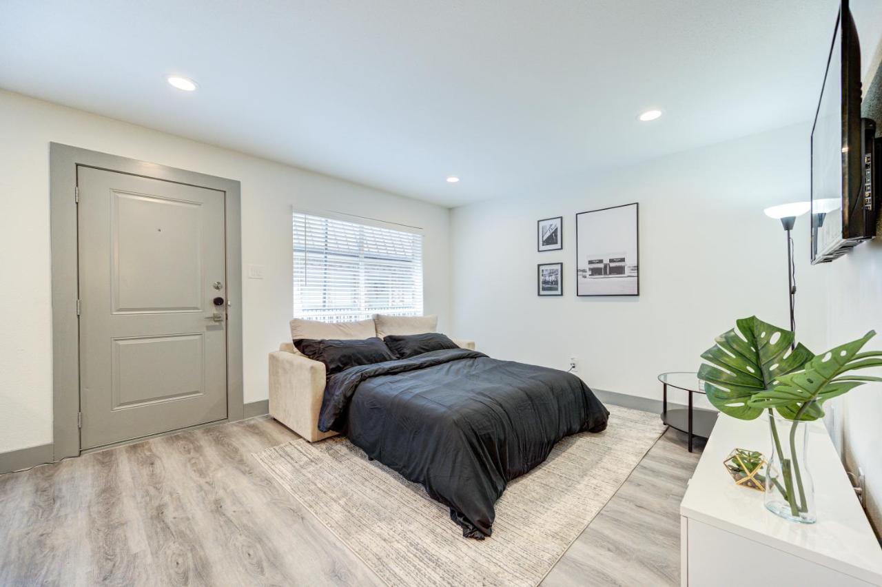 Trendy Midtown Apt, Walk To Shops & Sites, Pets Ok Houston Exterior photo