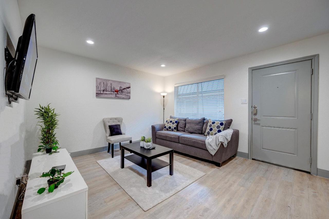 Trendy Midtown Apt, Walk To Shops & Sites, Pets Ok Houston Exterior photo