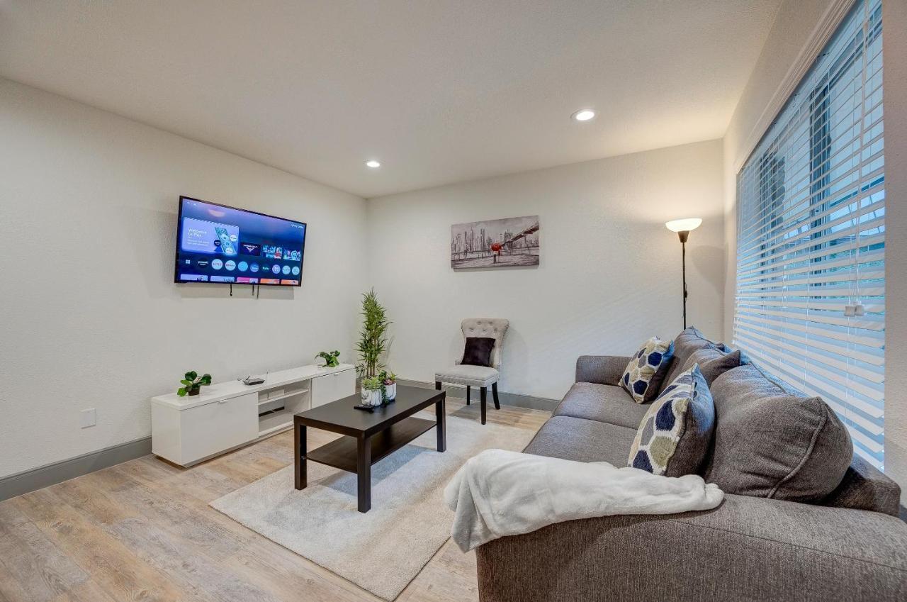 Trendy Midtown Apt, Walk To Shops & Sites, Pets Ok Houston Exterior photo