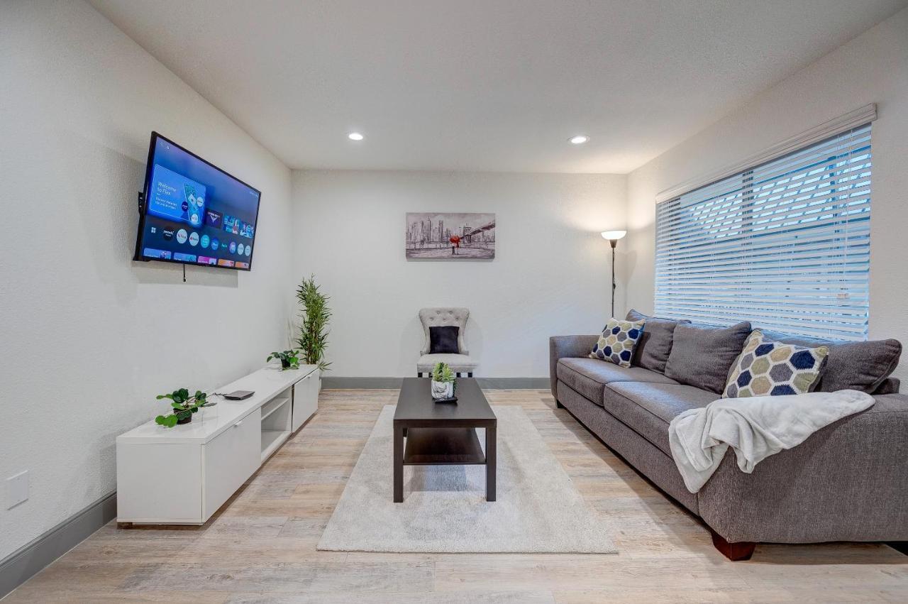 Trendy Midtown Apt, Walk To Shops & Sites, Pets Ok Houston Exterior photo