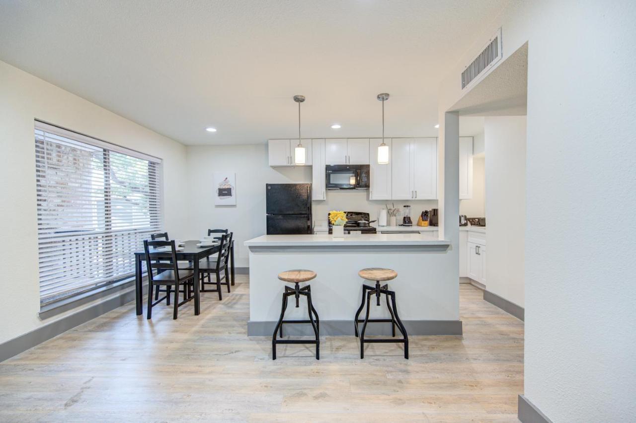 Trendy Midtown Apt, Walk To Shops & Sites, Pets Ok Houston Exterior photo